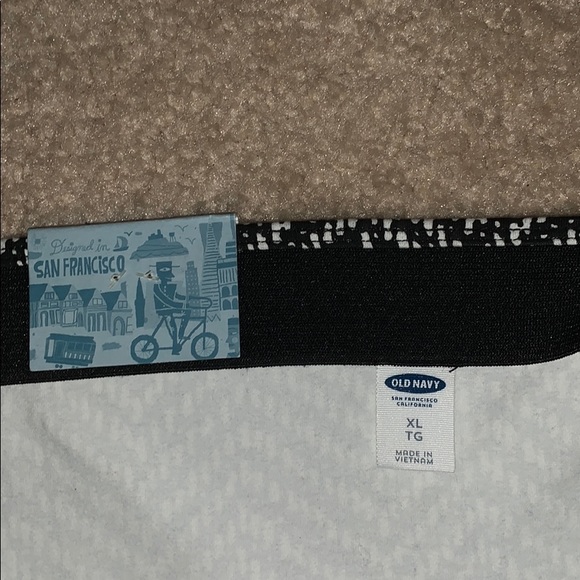 old navy black and white skirt with tags still on - Picture 2 of 2